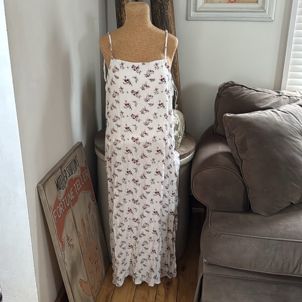 SNDYS Floral White High Slit Maxi Dress Medium